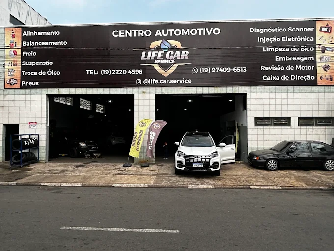 Fachada e acesso aos boxes da Life Car